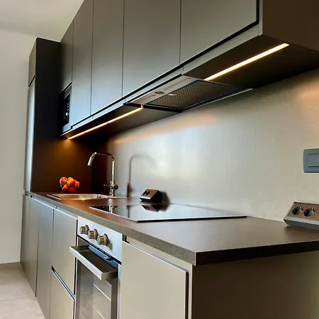Newly Refurbished Haven * 코미자