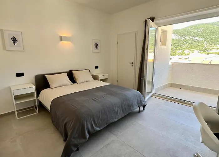 Newly Refurbished Haven Apartman Komiza
