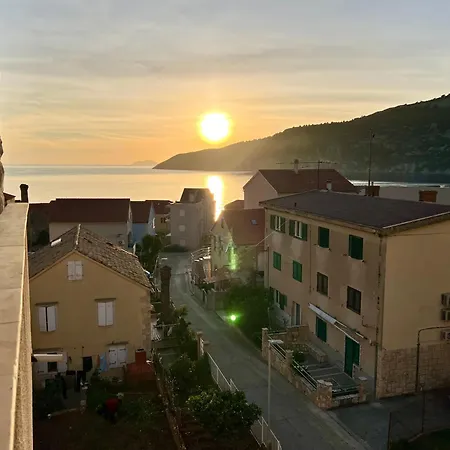 Newly Refurbished Haven * Komiža