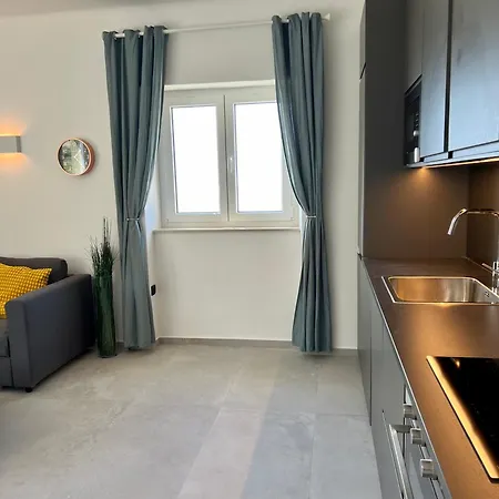 Newly Refurbished Haven Lägenhet