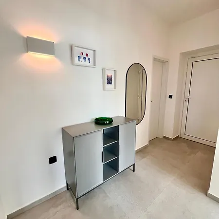 Newly Refurbished Haven Lägenhet *